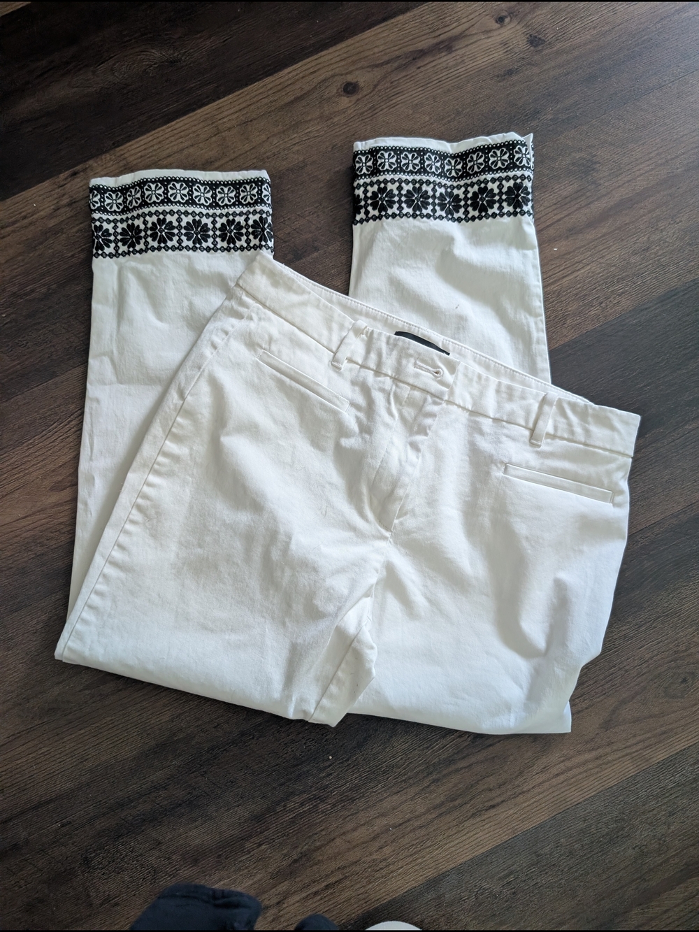Ann Taylor Embroidered Boho Cropped Pants White Black Size 4 Cotton W Stretch